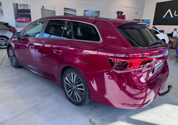 Toyota Avensis cena 71900 przebieg: 142500, rok produkcji 2017 z Busko-Zdrój małe 379